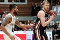 Mit ratiopharm Ulm gastierte Maximilian Ugrai, hier im Duell mit Devin Oliver im Februar 2019 in Würzburg. Die Schwaben besiegten s.Oliver Würzburg damals deutlich mit 99:77.