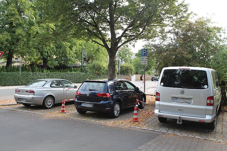 Auch die zahlreichen Parkplätze am Geomaris wurden neu eingeteilt. Das Gebot der Stunde lautet: Abstand halten.