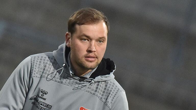 Trainer Julian Grell (TSV Aubstadt) hofft auf einen Heimsieg seiner Mannschaft gegen die Viktoria Aschaffenburg. Trainer Julian Grell (TSV Aubstadt) hofft auf einen Heimsieg seiner Mannschaft gegen die Viktoria Aschaffenburg.