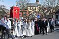 Ein Festzug zog am Sonntag durch Karbach zur Mehrzweckhalle, wo ein Festgottesdienst mit Bischof Franz Jung stattfand. Anlass war das 1250-jährige Bestehen der Ortschaft.