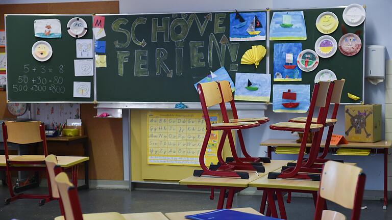 'Schöne Ferien' für die einen, unbezahlte Ferien für die anderen: Bayern diskutiert über die Sommerferien-Arbeitslosigkeit von Lehrern.
