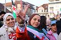 Nach Sturz des syrischen Regimes - Mannheim       -  Am Sonntag zog es Tausende Syrerinnen und Syrer in verschiedenen deutschen Städten zu spontanen Kundgebungen und Freudenfeiern auf die Straße.