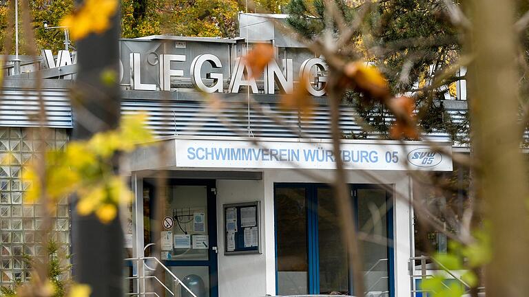 Das Wolfgang Adami Bad des SV Würzburg 05 in Würzburg. Der Schwimmverein steht heftig in der Kritik. Das Wolfgang Adami Bad des SV Würzburg 05 in Würzburg. Der Schwimmverein steht heftig in der Kritik.