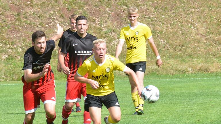 Für viele Experten ist der FC Thulba (am Ball: David Betz) der Top-Favorit auf die Meisterschaft in der Kreisliga Rhön. Zum Auftakt reichte es durch einen späten Treffer zu den erhofften drei Punkten gegen den FC Reichenbach. - Für viele Experten ist der FC Thulba (am Ball: David Betz) der Top-Favorit auf die Meisterschaft in der Kreisliga Rhön. Zum Auftakt reichte es durch einen späten Treffer zu den erhofften drei Punkten gegen den FC Reichenbach. Für viele Experten ist der FC Thulba (am Ball: David Betz) der Top-Favorit auf die Meisterschaft in der Kreisliga Rhön. Zum Auftakt reichte es durch einen späten Treffer zu den erhofften drei Punkten gegen den FC Reichenbach. - Für viele Experten ist der FC Thulba (am Ball: David Betz) der Top-Favorit auf die Meisterschaft in der Kreisliga Rhön. Zum Auftakt reichte es durch einen späten Treffer zu den erhofften drei Punkten gegen den FC Reichenbach.