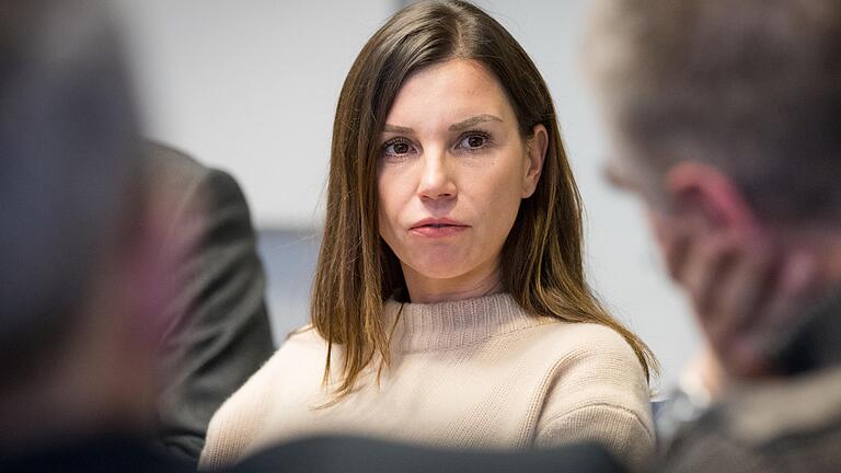 Teresa Enke will das Thema Depression in der Öffentlichkeit halten. Mit ihrer Stiftung setzt sie auf Aufklärung und Hilfe. Teresa Enke will das Thema Depression in der Öffentlichkeit halten. Mit ihrer Stiftung setzt sie auf Aufklärung und Hilfe.