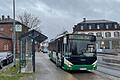 Die Busse der neuen Linie 613 kommen aus Würzburg und fahren nach einem Halt in Karlstadt weiter zum Busbahnhof (ZOB) in Lohr. In Steinfeld hält die Linie nur einmal.