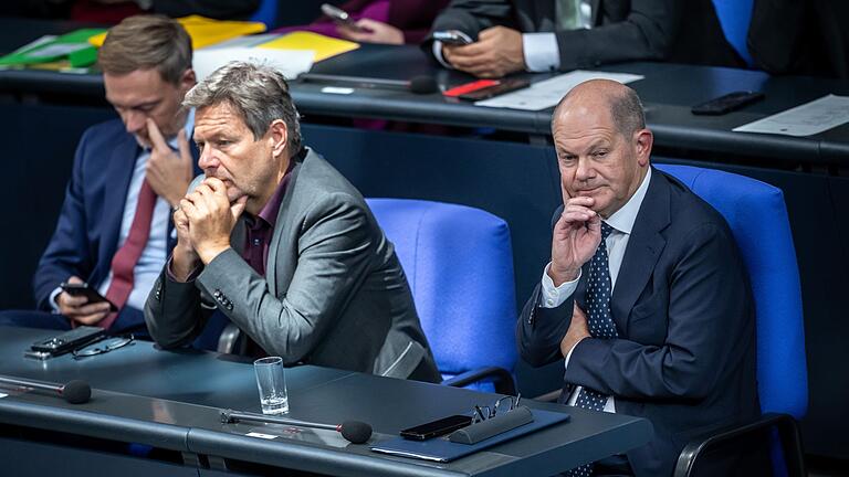 Bundestag - Die drei entscheidenden Personen. Bundestag - Die drei entscheidenden Personen.