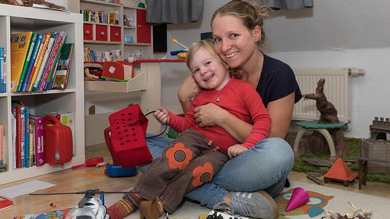 Danielle Lamers-Radermacher betreut ihre zweijährige Tochter Malou bewusst zuhause. Zuschüsse wie das Betreuungs- oder das heutige Familiengeld erleichterten die Entscheidung.&nbsp; &nbsp;&nbsp;