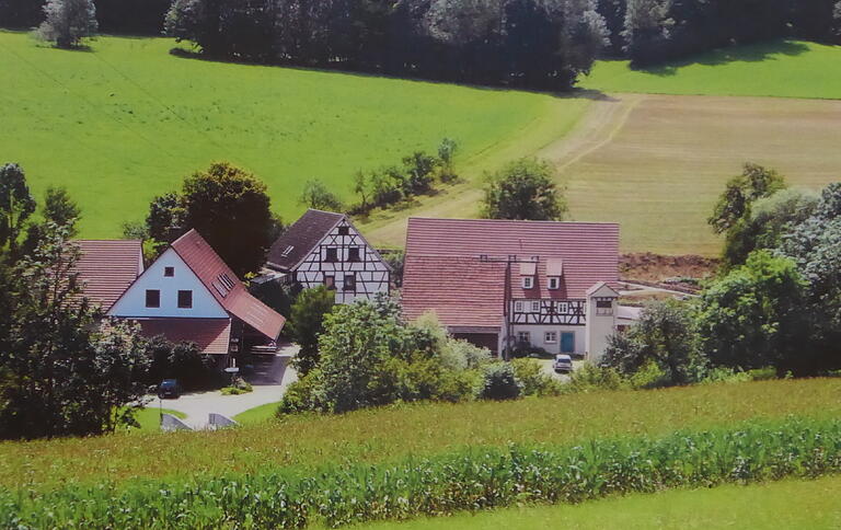 Malerisch in der Einsamkeit des Taubertals liegt die Holdermühle. Nun ist das populäre Ausflugslokal ein schillernde Beispiel für das Wirtshaussterben auf dem Land geworden. Malerisch in der Einsamkeit des Taubertals liegt die Holdermühle. Nun ist das populäre Ausflugslokal ein schillernde Beispiel für das Wirtshaussterben auf dem Land geworden.