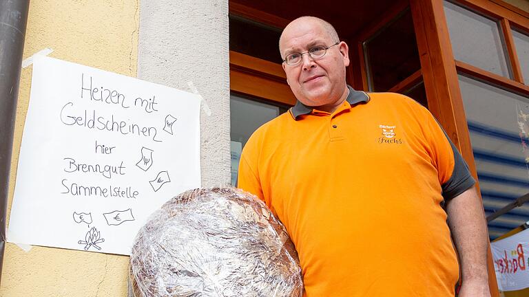 Andreas Rother will seine Dorfbäckerei in Winterhausen (Lkr. Würzburg) aus Kostengründen schließen. Jetzt gab es deshalb eine Benefizaktion im Ort. Andreas Rother will seine Dorfbäckerei in Winterhausen (Lkr. Würzburg) aus Kostengründen schließen. Jetzt gab es deshalb eine Benefizaktion im Ort.
