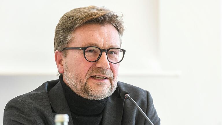 Kulturreferent Achim Könneke hat mit einem 'Spiegel'-Interview Öl in die Flammen des Würzburger Bratwurstgrills gegossen. Kulturreferent Achim Könneke hat mit einem 'Spiegel'-Interview Öl in die Flammen des Würzburger Bratwurstgrills gegossen.