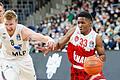 Maximilian Ugrai (links) im Duell mit dem ehemaligen Würzburger Kerron Johnson. Der gebürtige Bad Mergentheimer Ugrai kehrt im Sommer zu den Baskets zurück.