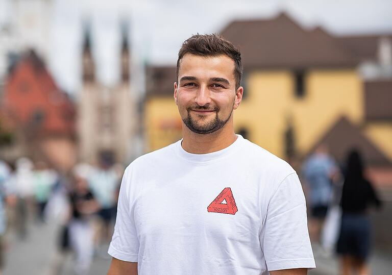 Leo Österreicher (29), Polizist, wohnt in Würzburg. Leo Österreicher (29), Polizist, wohnt in Würzburg.