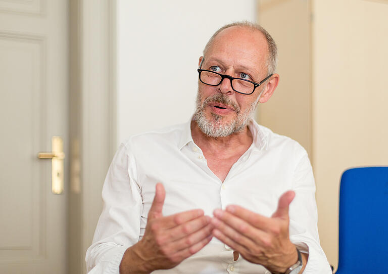 Beobachten und Analysieren: Andreas Göbel ist Soziologie-Professor an der Uni Würzburg und beschäftigt sich mit dem Wandel der Gesellschaft. Beobachten und Analysieren: Andreas Göbel ist Soziologie-Professor an der Uni Würzburg und beschäftigt sich mit dem Wandel der Gesellschaft. 