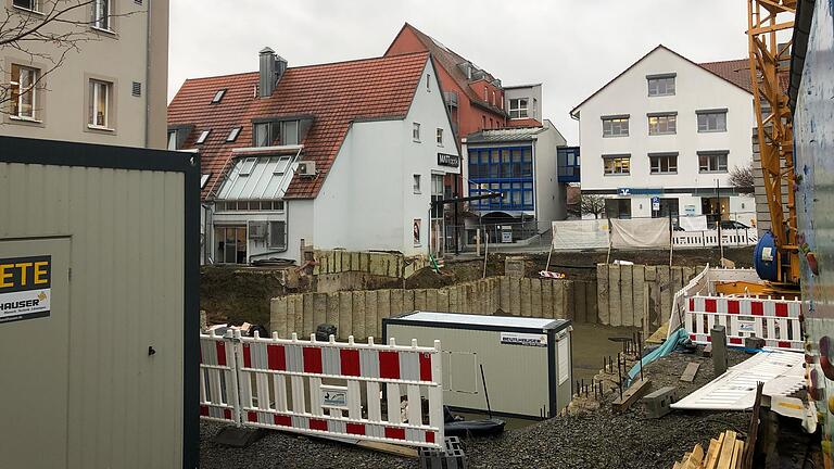 Seit Monaten beschäftigt die Baustelle 'Wilder Mann' die Öffentlichkeit und den Gerolzhöfer Stadtrat. Seit Monaten beschäftigt die Baustelle 'Wilder Mann' die Öffentlichkeit und den Gerolzhöfer Stadtrat.