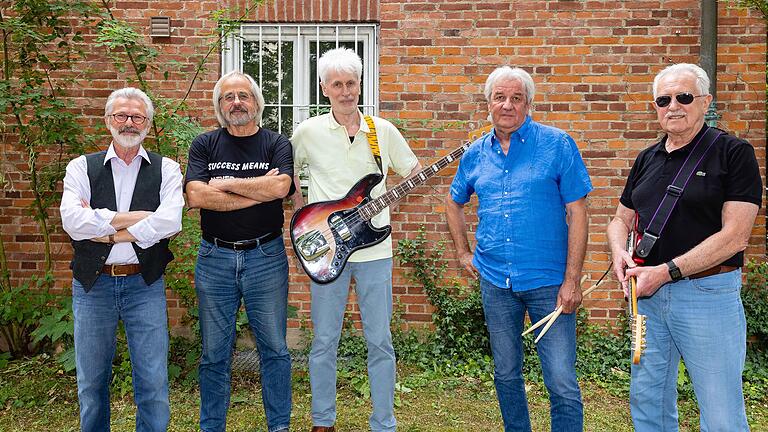 'Roger & Friends' proben für den ersten Auftritt beim Deutschhoffest am Montag, 3. Juli. Im Bild (von links) Jürgen Eusemann, Gebhard Riegler, Roland Skilandat, Claus Ziegler, Roger Schuller. 'Roger & Friends' proben für den ersten Auftritt beim Deutschhoffest am Montag, 3. Juli. Im Bild (von links) Jürgen Eusemann, Gebhard Riegler, Roland Skilandat, Claus Ziegler, Roger Schuller.