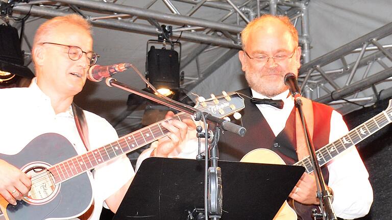 Das Seinsheimer Duo 'Der Doktor und der Brauer' mit Eberhard Hörlin und Frank Engelhardt hatte bei der Geburtstagsparty seine Premiere. Das Seinsheimer Duo 'Der Doktor und der Brauer' mit Eberhard Hörlin und Frank Engelhardt hatte bei der Geburtstagsparty seine Premiere.