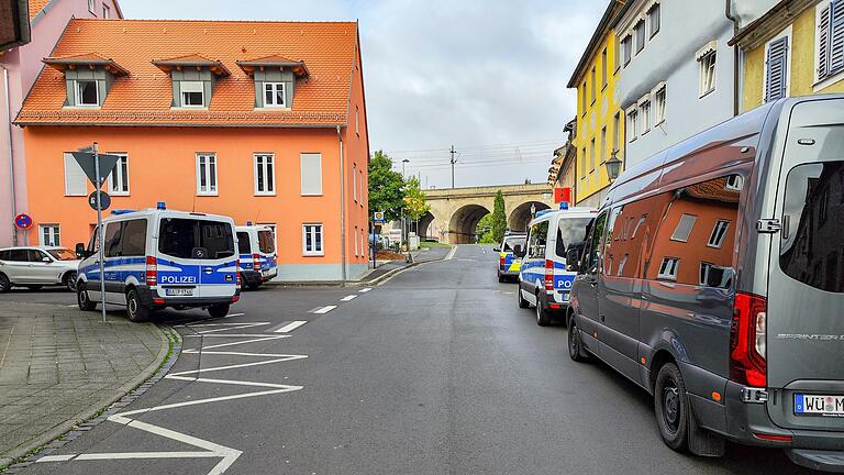 Die Razzia der Wohnanlage fand am Donnerstag im Herzen der Stadt Kitzingen statt. Die Razzia der Wohnanlage fand am Donnerstag im Herzen der Stadt Kitzingen statt.
