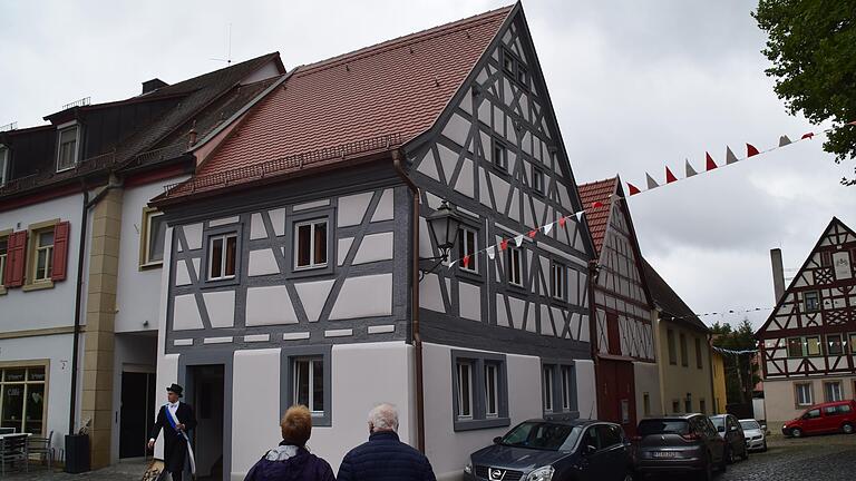 Das Gebäude am Marktplatz 1 wird nun seiner zentralen Lage im Ort gerecht. Das Gebäude am Marktplatz 1 wird nun seiner zentralen Lage im Ort gerecht.