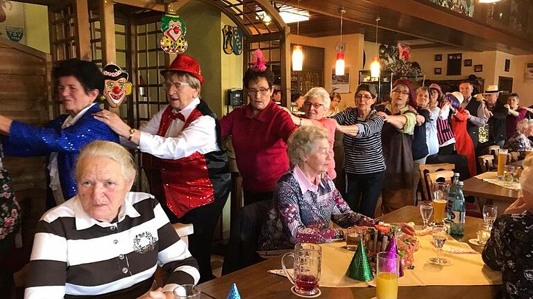 „Lachen und Humor können die Lebenszeit verlängern“ war das Motto beim Seniorenfasching in Unterpleichfeld. „Lachen und Humor können die Lebenszeit verlängern“ war das Motto beim Seniorenfasching in Unterpleichfeld.