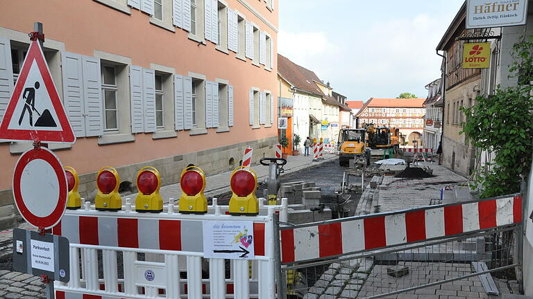 Die Bauarbeiten in der Grüne-Markt-Straße sollen bis Ende Juni abgeschlossen sein.