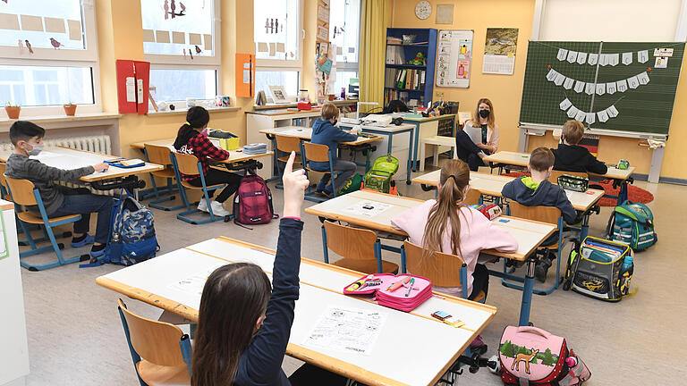 DSC_3200 - SchuleSchule / Corona / Grundschule / Wechselunterricht / Präsenzunterricht. Bild: Ulrich WagnerGrundschule Bobingen DSC_3200 - SchuleSchule / Corona / Grundschule / Wechselunterricht / Präsenzunterricht. Bild: Ulrich WagnerGrundschule Bobingen