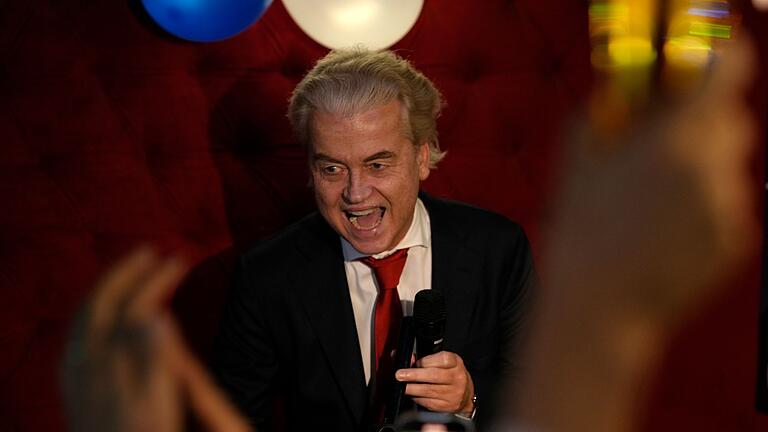 Geert Wilders.jpeg       -  PVV-Chef Geert Wilders wird nach Bekanntgabe der Wahlprognose der Parlamentswahl in den Niederlanden von Anhängern gefeiert.