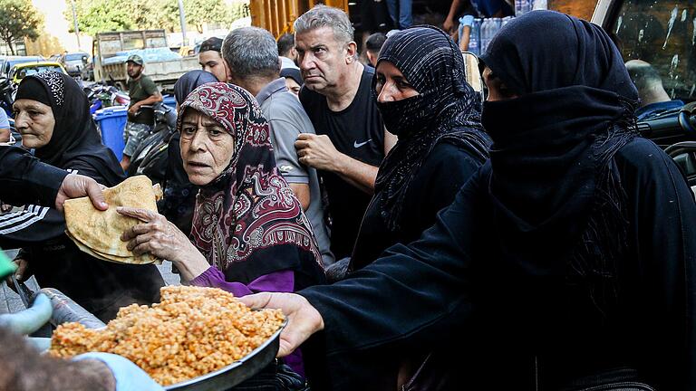 Cholera im Libanon       -  Vertriebene leben unter teils unhygienischen Zuständen auf engstem Raum zusammen (Archivbild)