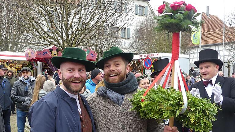 Das neue Hammelkönigspaar von Geldersheim sind der aus Sennfeld stammende Christoph Häcker (rechts, jetzt München) und dessen Lebensgefährte Dominik Reiter aus Bremen.