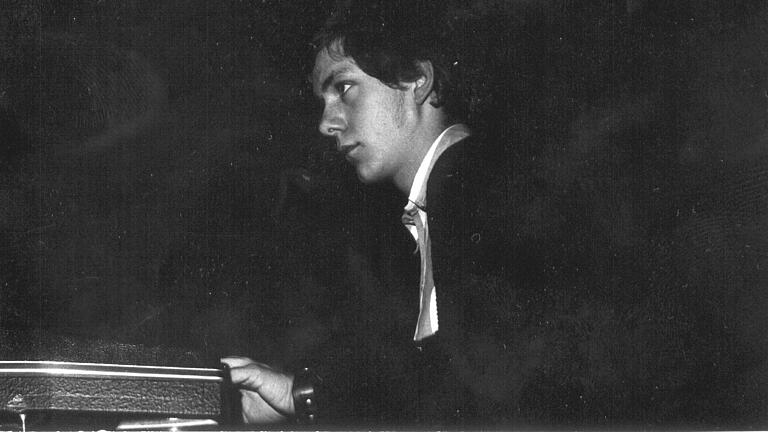 Burkard Schmidl 1973 beim Jazzfestival Würzburg in den Huttensälen. Burkard Schmidl 1973 beim Jazzfestival Würzburg in den Huttensälen.