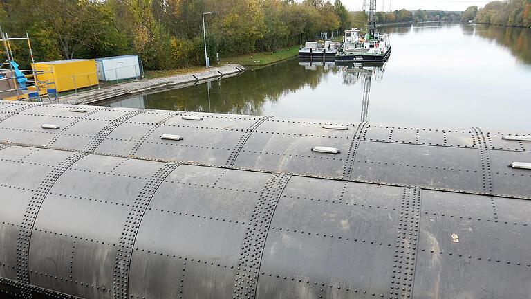 Leicht verstaubt und ansonsten wie neu: die 25 Meter langen Walzen des ersten Bauabschnitts.