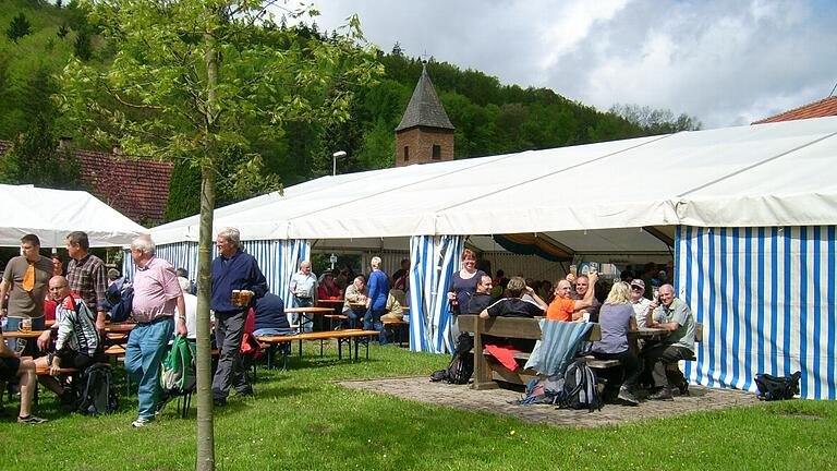 In Heiligkreuz treffen sich am Vatertag traditionell Wandersleute aus der Umgebung. In Heiligkreuz treffen sich am Vatertag traditionell Wandersleute aus der Umgebung.