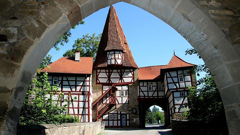 Auch das Rödelseer Tor beflügelt immer wieder die Fantasie. Wohnen in einem Denkmal ist für viele ein attraktiver Gedanke.