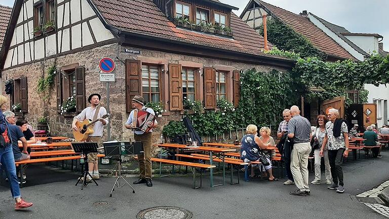 Rhöner Blechle spielte bei Müller! Das Weingut auf.       -  Rhöner Blechle spielte bei Müller! Das Weingut auf.