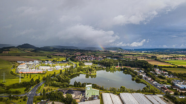 Blick über den Galgenfeldsee im Osten der Kreisstadt. Nun sind Befürchtungen aufgekeimt, Teile des Seeareals könnten mit kontaminiertem Material verfüllt sein, was die Stadt heftig bestreitet.