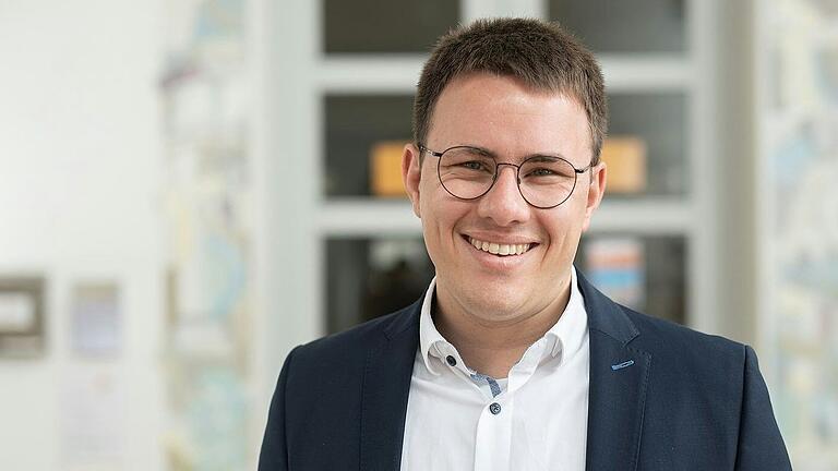 Felix Wallström, Geschäftsführer des BRK-Kreisverbands Kitzingen, tritt im Januar 2024 eine neue Stelle an. Felix Wallström, Geschäftsführer des BRK-Kreisverbands Kitzingen, tritt im Januar 2024 eine neue Stelle an.