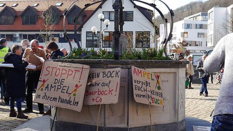 In Bad Brückenau fand eine Demo mit 200 Teilnehmern statt       -  In Bad Brückenau fand eine Demo mit 200 Teilnehmern statt. Die Botschaften waren klar gegen die aktuelle Regierung und die EU gerichtet.