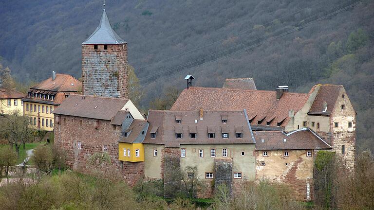 1919 übernahm der Jugendbund Quickborn die Burg Rothenfels. Neue Formen des Gottesdienstes wurden erprobt, die heutzutage selbstverständlich sind. 1919 übernahm der Jugendbund Quickborn die Burg Rothenfels. Neue Formen des Gottesdienstes wurden erprobt, die heutzutage selbstverständlich sind. 