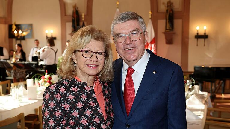 IOC-Präsident Thomas Bach mit seiner Frau Claudia Bach beim Empfang seiner Heimatstadt Tauberbischofsheim anlässlich des 70. Geburtstages im Dezember 2023.