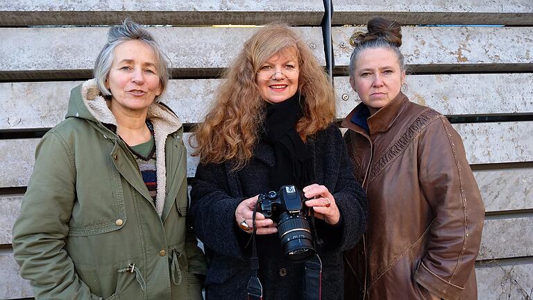 Schwarzweiß oder Farbe? Monika Linhard, Elvira Lantenhammer und Zuzanna Skiba (v.l.).