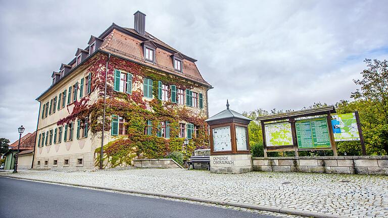 Das Oberauracher Rathaus steht in Tretzendorf, doch mit dem Fahrrad dort hinzukommen, ist für viele Bürgerinnen und Bürger der anderen Gemeindeteile eine Herausforderung.