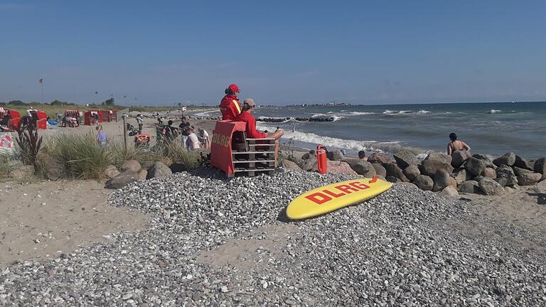 Die Bad Kissinger DLRG`ler sind seit vielen Jahren schon an der Ostsee als Rettungsschwimmer und Badeaufsicht im Einsatz.       -  Die Bad Kissinger DLRG`ler sind seit vielen Jahren schon an der Ostsee als Rettungsschwimmer und Badeaufsicht im Einsatz.