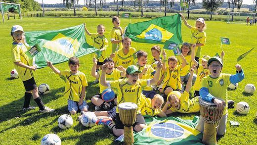 Bereit für die Mini-WM in Bad Brückenau: die „Brasilianer“ von der SG Aura/Wittershausen. Bereit für die Mini-WM in Bad Brückenau: die „Brasilianer“ von der SG Aura/Wittershausen.