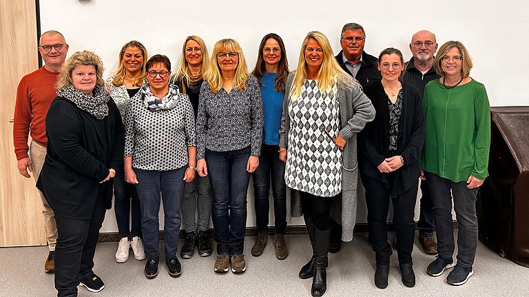 Auf dem Foto (von links): Michael Koch, Christine Leirich, Silke Diebold, Andrea Meyer, Eva Selzle, Doris Büttner, Steffi Wilken, Gudrun Padberg, Manfred Anselstetter, Michaela Hidringer, Dieter Dürr, Brigitta Wilde.