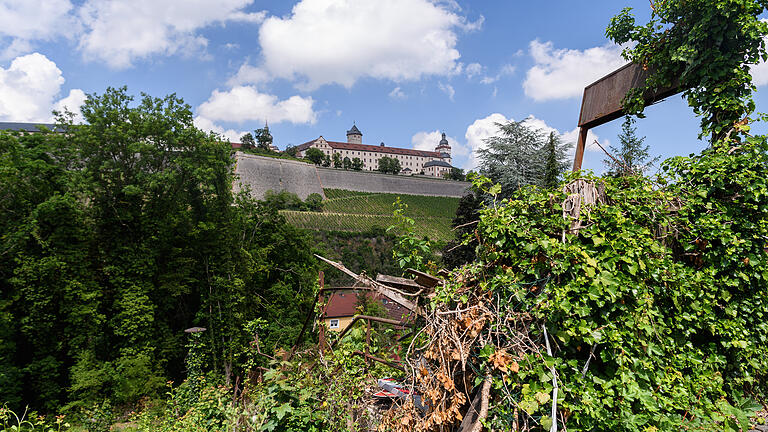 Das Gelände des ehemaligen Felsenkellers Beer an der Gabelung Leutfresserweg und dem Weg zur Neuen Welt in Würzburg soll bebaut werden.&nbsp;