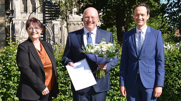 Andrea Schärringer, musikalisch-pädagogische Leiterin der Musikschule, Thomas Barisch, Verwaltungsleiter der Musikschule, und Landrat Florian Töpper.