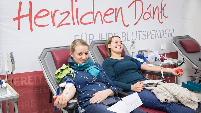 Über 860 Mitbürger spendeten im März Blut beim BRK im Landkreis Haßberge. Über 860 Mitbürger spendeten im März Blut beim BRK im Landkreis Haßberge.