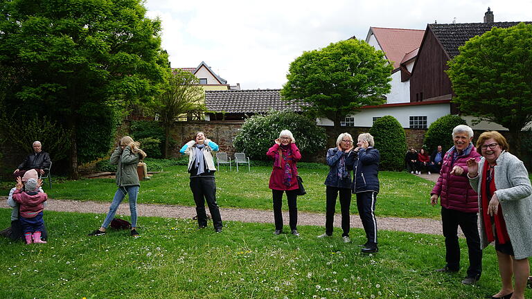 Die Lachyogagruppe hatte viel zu lachen.