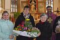 Beim Sonntagsgottesdienst verabschiedete Pfarrer Pater Joe Elisabeth und Engelbert Brüger. Unser Bild zeigt von links: Claudia Rebelein, Sigrun Weigelt, Elisabeth Brüger, Pfarrer Pater Joe und Engelbert Brüger.