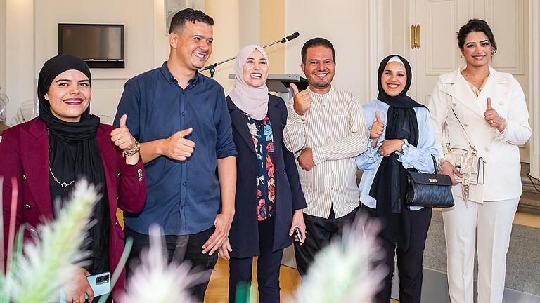 Haben Mitte August im Orthopädischen Krankenhaus Schloss Werneck angefangen (von links): Hela Saaidi, Houssem Boubaker, Fatma Saidani Ep Hammouda, Ala Eddine Rouissi, Manel Daboussi und Oümayma Khashhoussy.